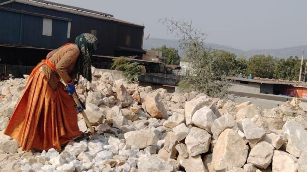 Woman working in minerals unit- gaonkelog.com