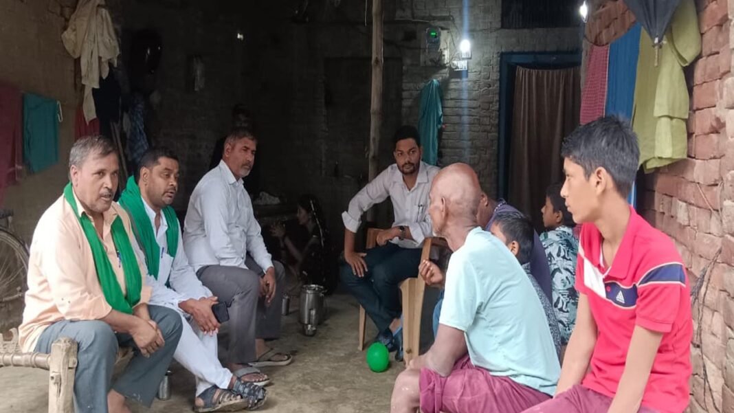 आजमगढ़ : बिजली की मांग को लेकर प्रदर्शन करने वाले वजीरमलपुर क़े ग्रामीणों पर पुलिसिया दमन